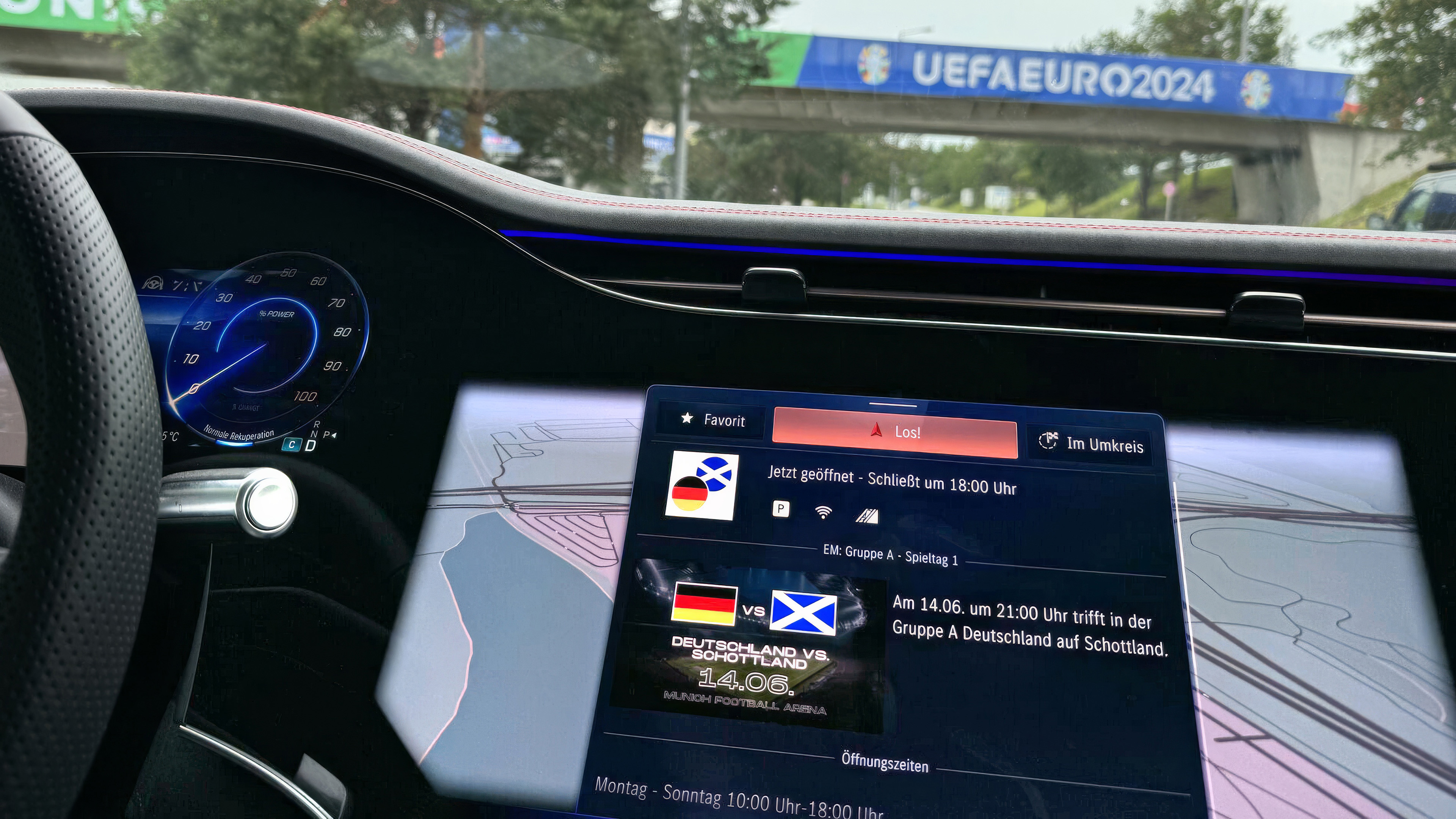  Transforming Fan Experiences through Car Screen Technology